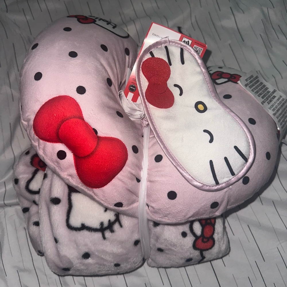Hello Kitty Pink Polka Dot Travel Set